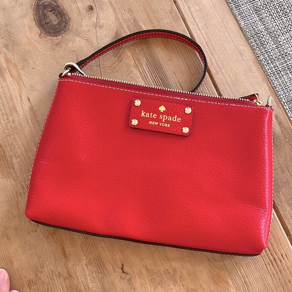Kate Spade leather wristlet - Picture 1 of 5